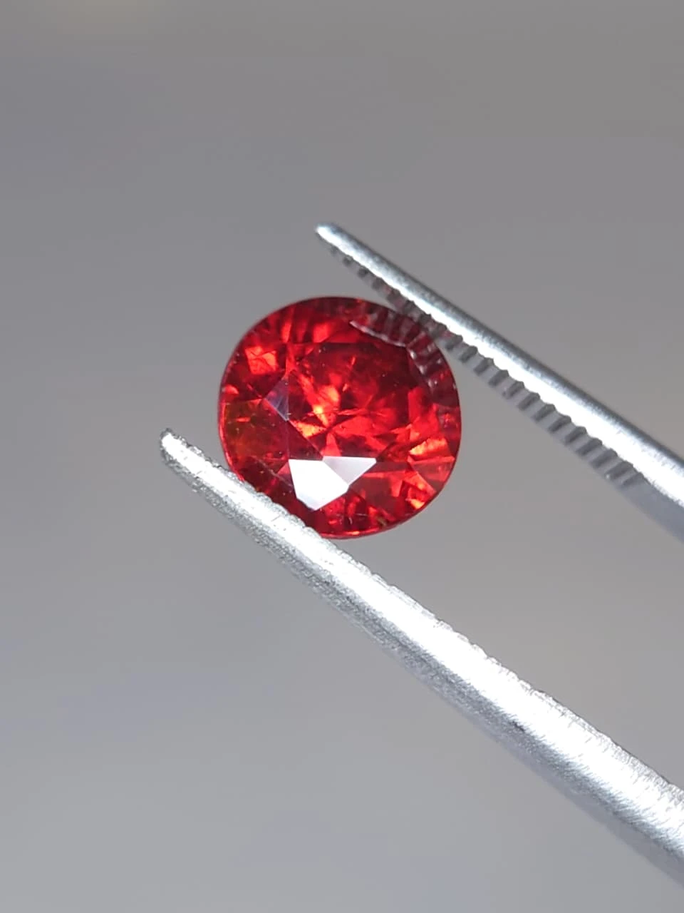 2.6ct Round Brilliant Faceted Malaya Garnet from Tanzania — view 3